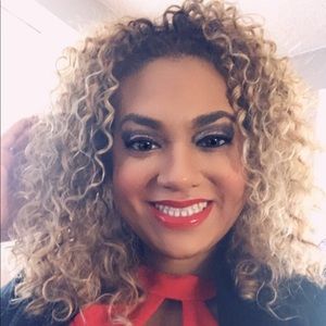 Meet your Posher, Suzanne